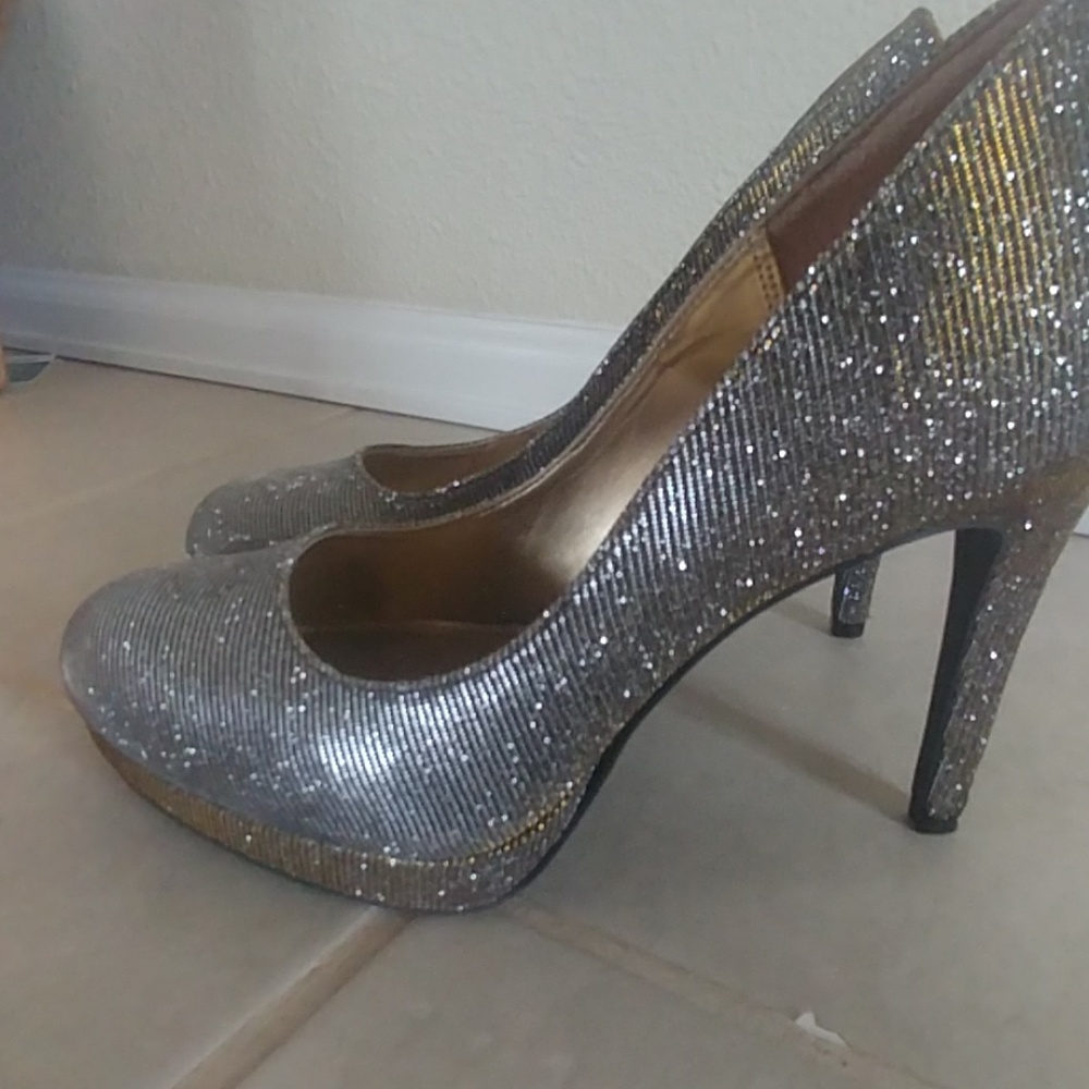 Heels - Picture 2 of 2